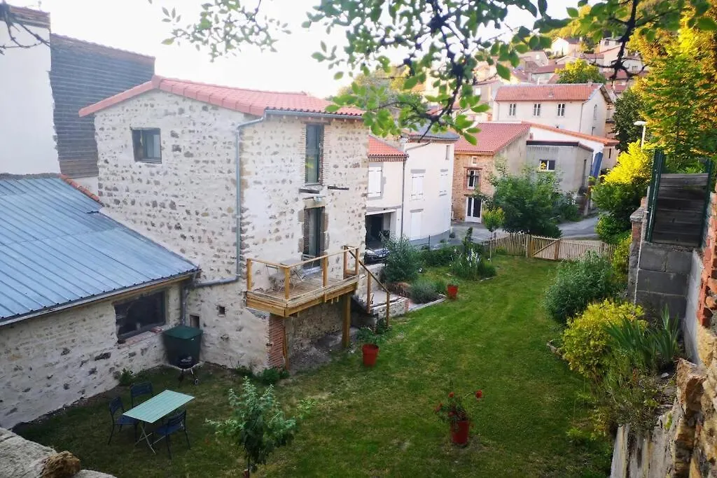 La Dilettante, petite maison rénovée, avec jardin Vertaizon 0*,