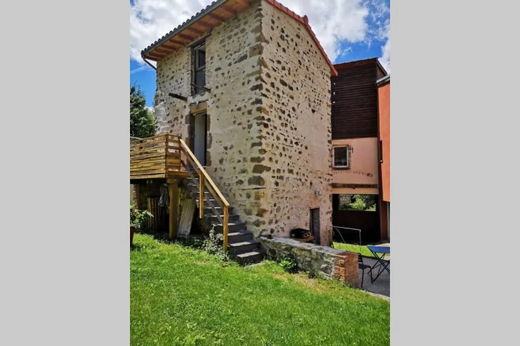 Hébergement de vacances La Dilettante, petite maison rénovée, avec jardin Vertaizon